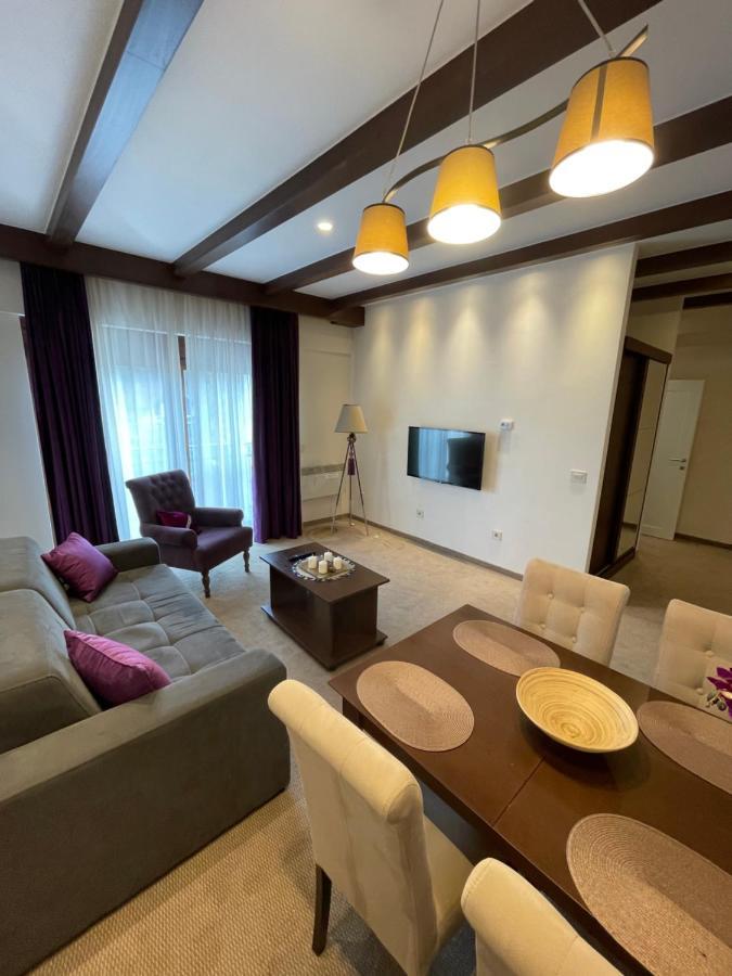 Apartment Square *